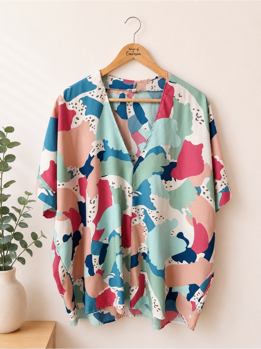Jodifl Colorful Abstract Print V-Neck Blouse Size 1X
